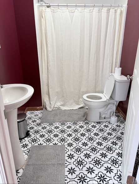 Building Photo - 632 Troy St