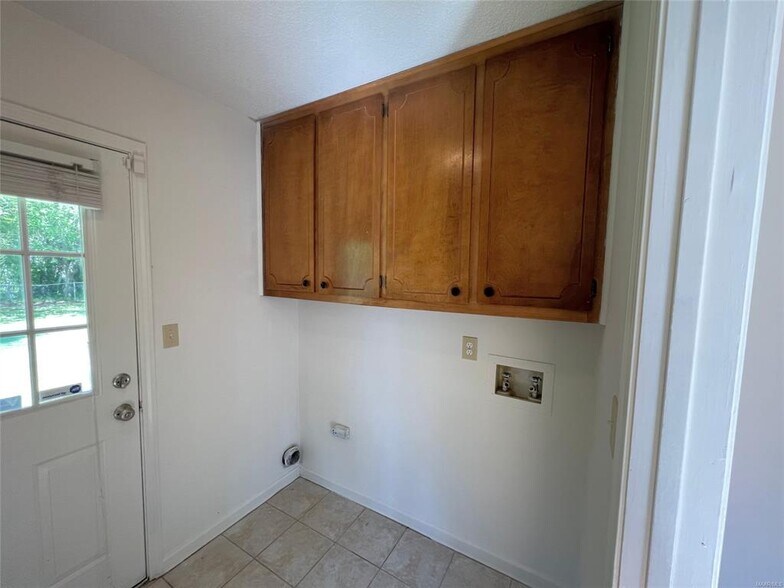 Building Photo - 5725 Bangor Ct