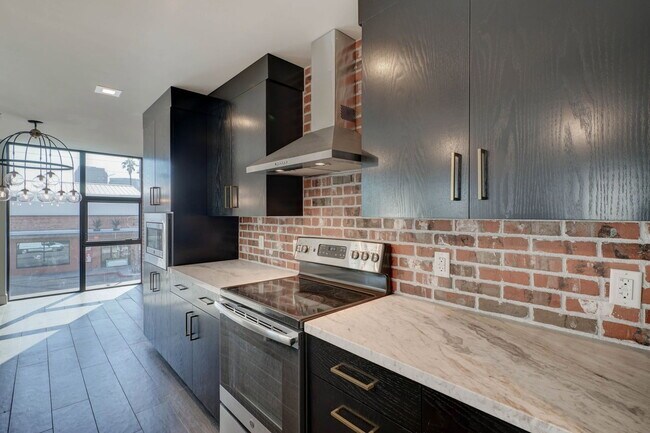 Building Photo - 504 E Roosevelt St