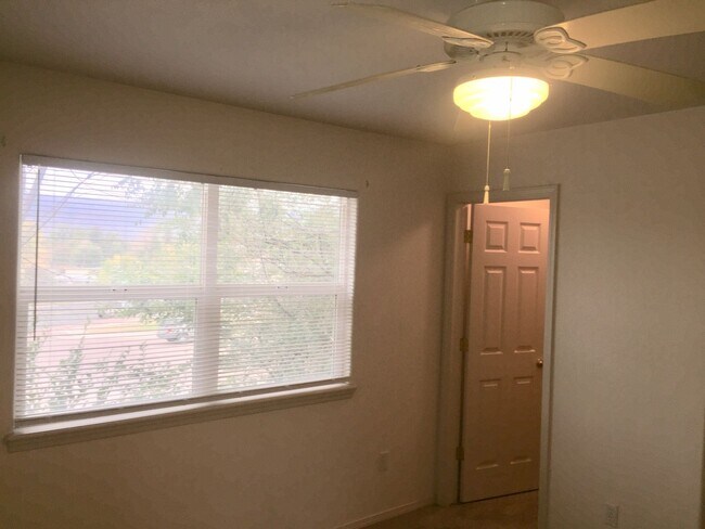 Building Photo - Nichols 1256- 1258