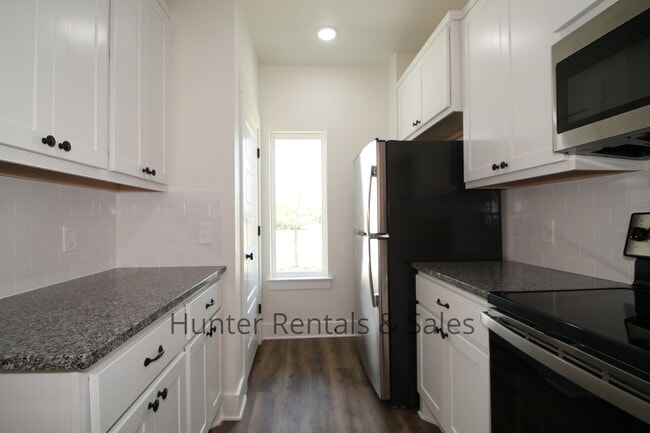 Building Photo - Upscale Three-bedroom Townhome!