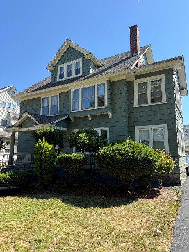 Primary Photo - 144 Russell St