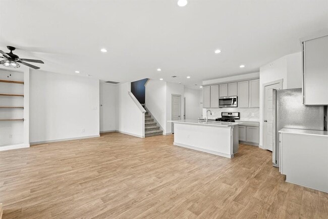 Building Photo - 207 William Ln