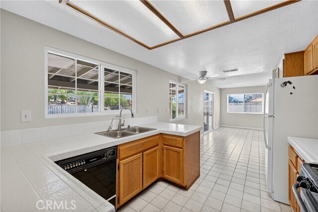 Building Photo - 10728 Valley Dr