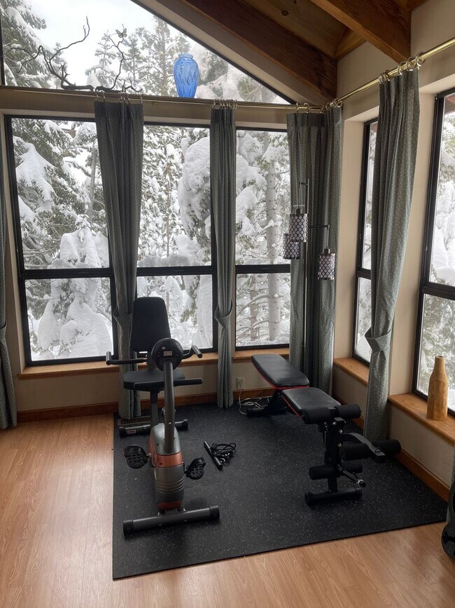 Building Photo - Beautiful furnished house in Stateline available now!