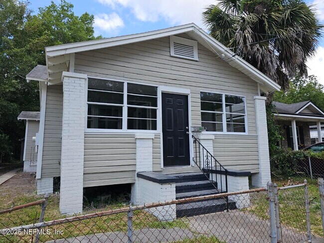 Primary Photo - 1018 Tyler St