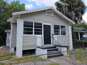 Building Photo - 1018 Tyler St