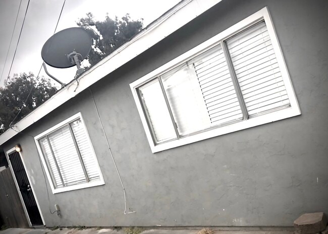 Building Photo - 4328 Poplar St