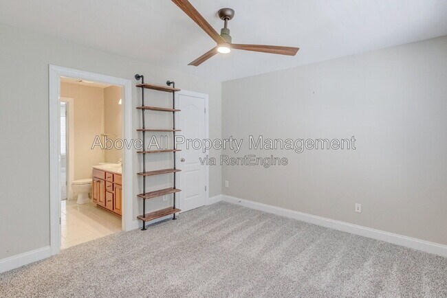 Building Photo - 2041 Jadewood Dr