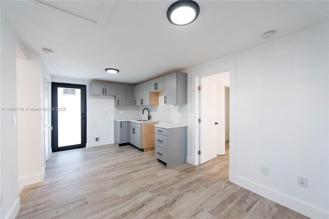 Building Photo - 764 NW 36th Ave