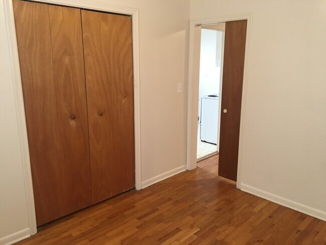 Building Photo - G 2288 E Hemphill Rd Apt (Range 1 - 4)