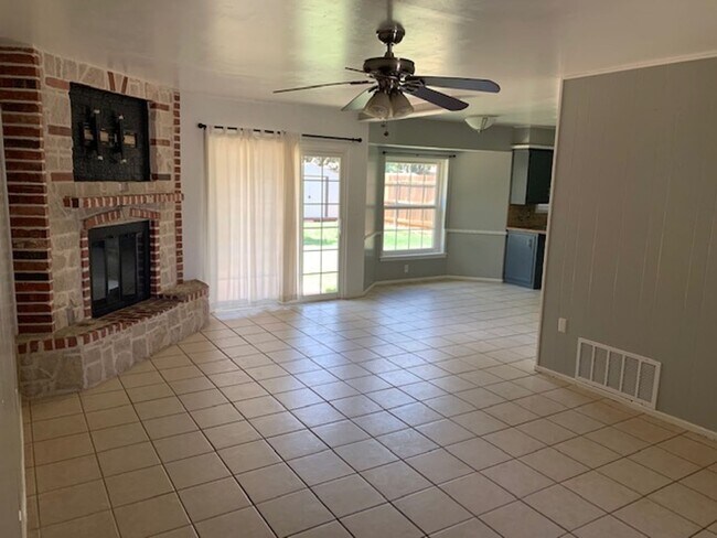 Building Photo - Southwest Lubbock Clean 3/2/2 with nice yard!