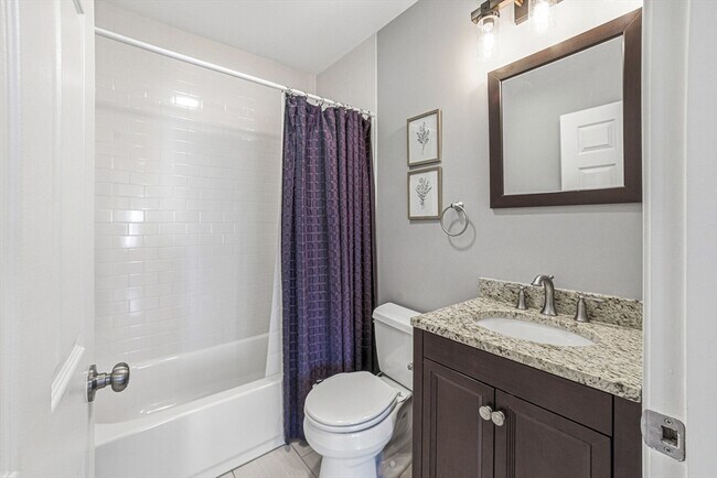 Building Photo - 659 Moody St