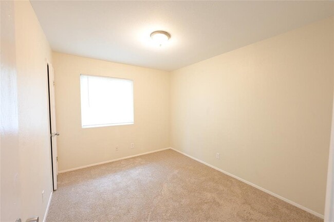 Building Photo - 107 Cloudview Dr