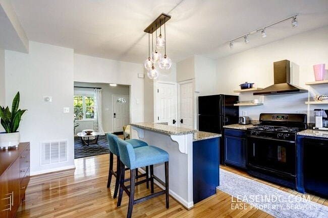 Building Photo - 719 Gallatin St NW