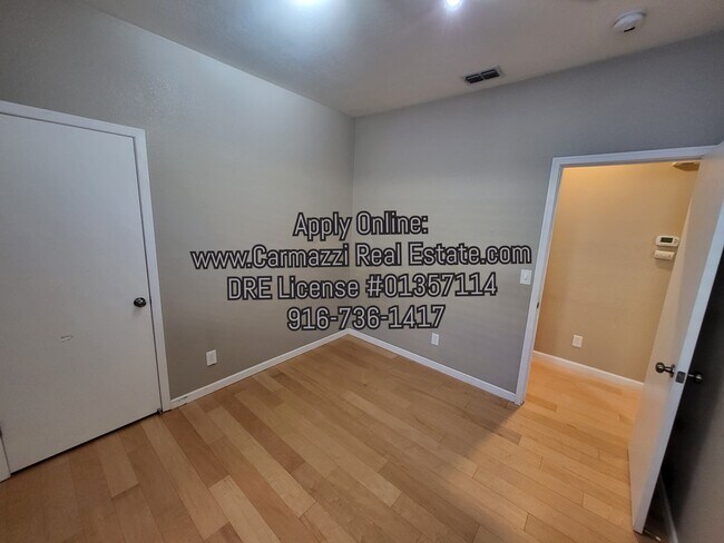 Building Photo - 9197 Irish Gold Way