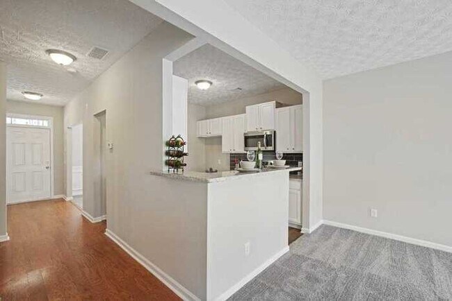 Building Photo - Fantastic 3bd/2.5ba home! Coming soon!