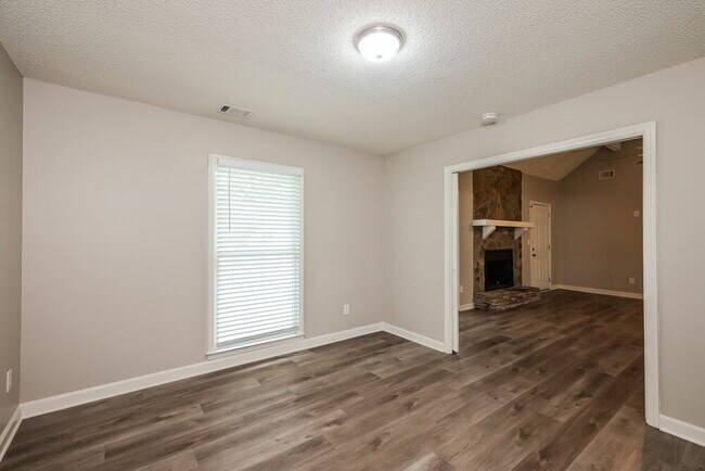 Building Photo - 14 Sleepy Hollow Ct