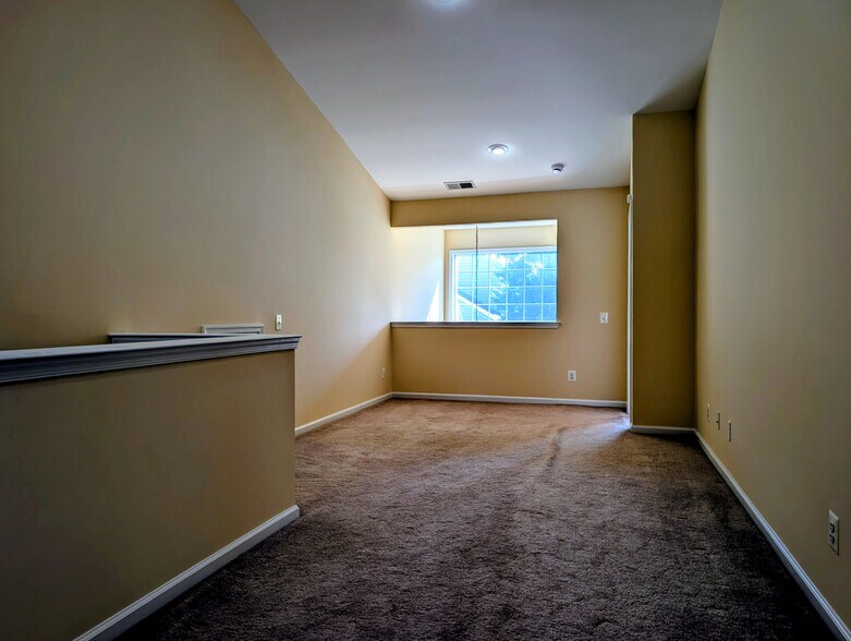 Building Photo - 8 Trewbridge Ct