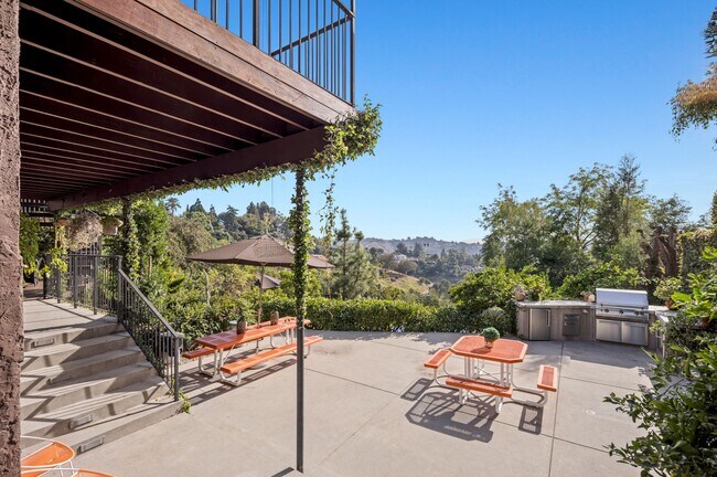 Building Photo - 3772 San Rafael Ave