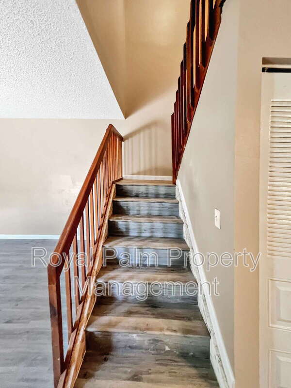 Building Photo - 5241 Cedarbend Dr