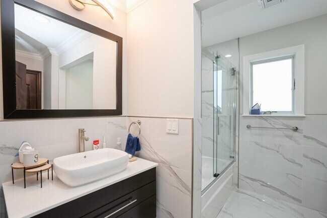 Building Photo - 105 Westervelt Pl