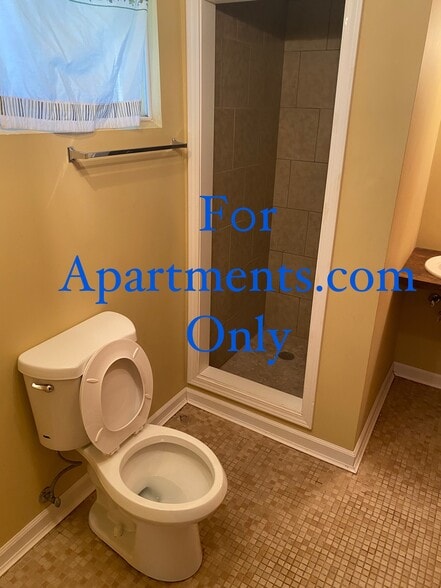 Building Photo - 105 Hunt Ave