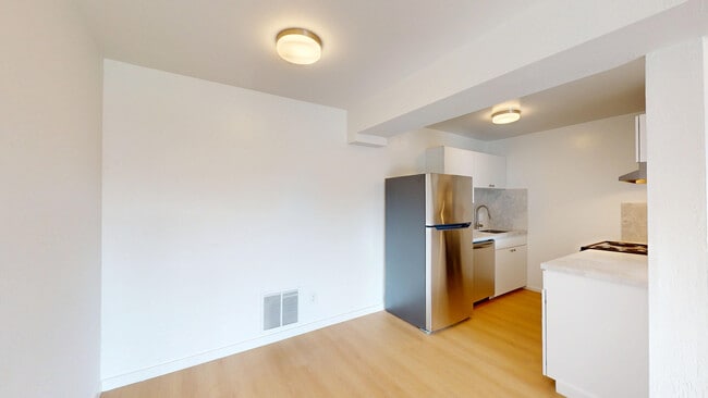 Building Photo - 2031 Castro St