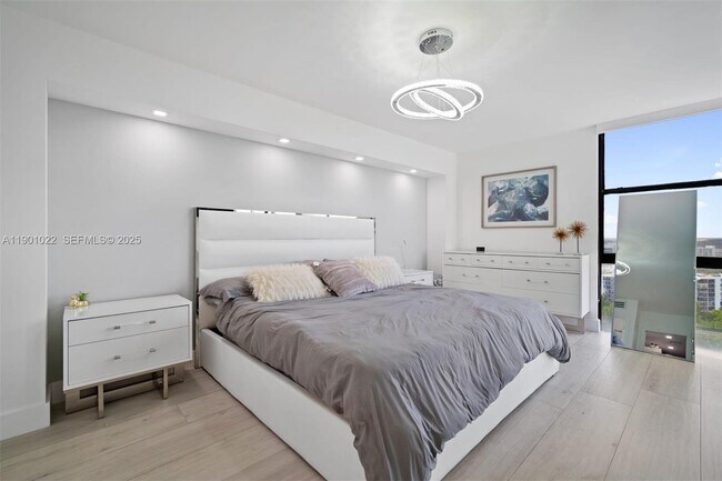 Building Photo - 20301 W Country Club Dr