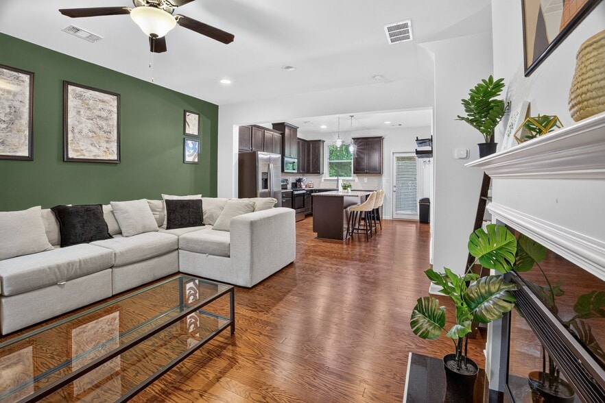 Building Photo - 865 Society Cir