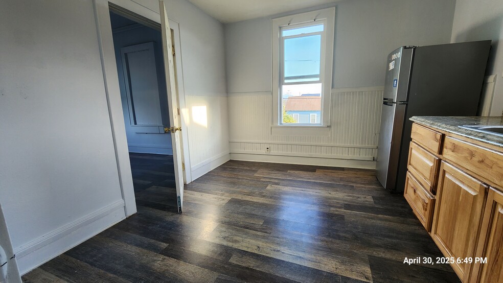 Building Photo - 430 S Holladay Dr