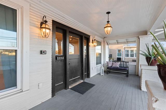 Building Photo - 915 N Center St