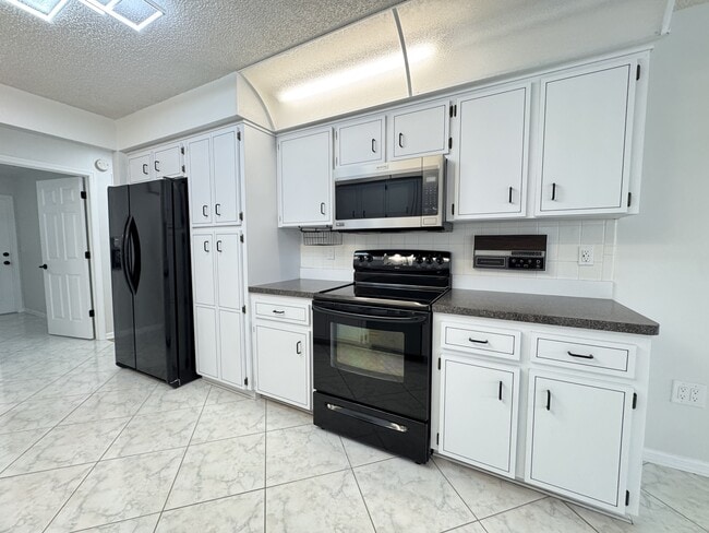 Building Photo - 8442 Eldridge Rd