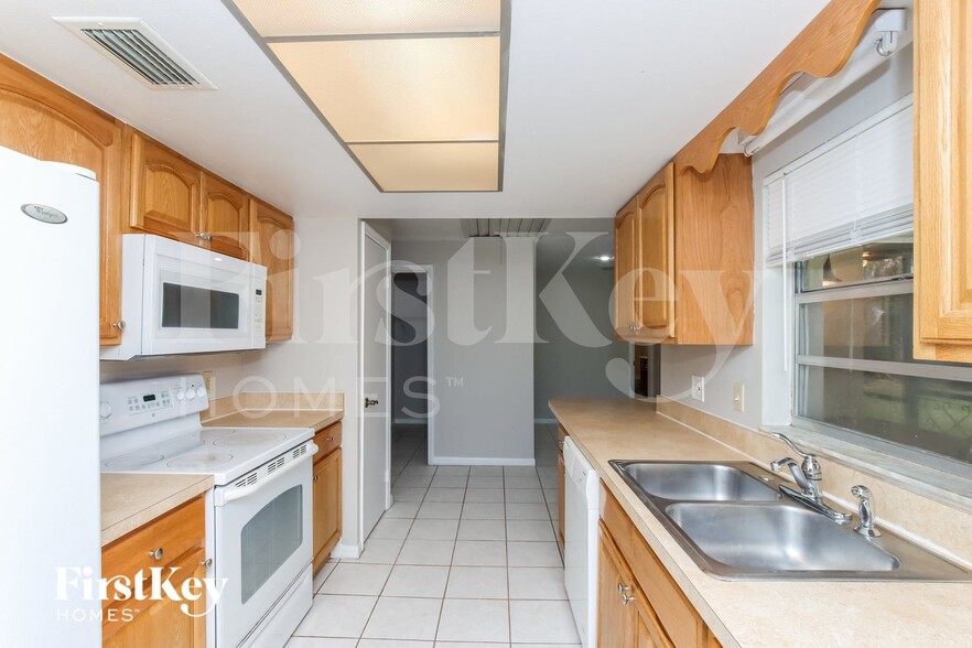 Building Photo - 2250 Fallon Blvd NE