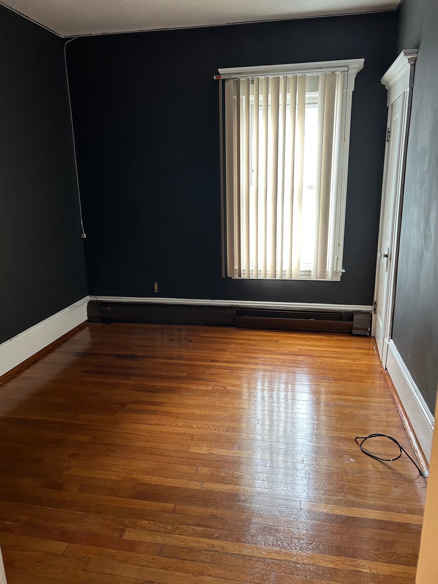 Building Photo - 250 Shaw St