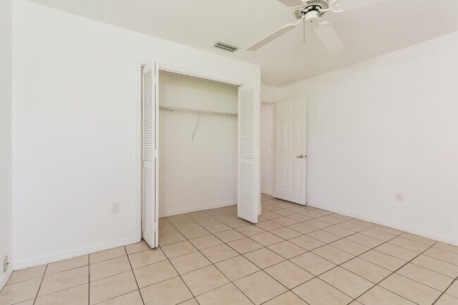 Building Photo - "Charming 3-Bed, 2-Bath Home in Hudson, FL...