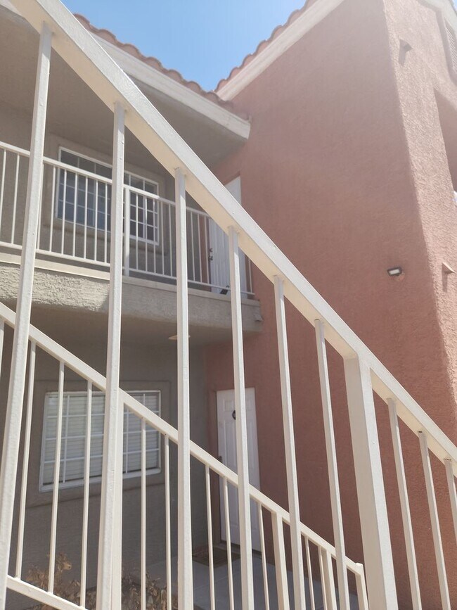 Building Photo - For Rent