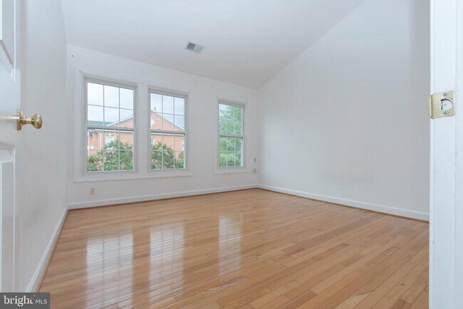 Building Photo - 13559 Flowerfield Dr