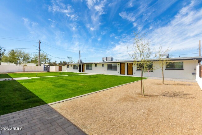 Building Photo - 6049 W Laurie Ln