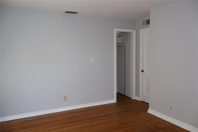 Building Photo - 3017 W Euclid Ave