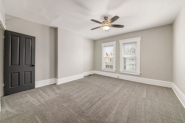 Building Photo - Beautiful 2-bed Townhome located in Olde Towne East!