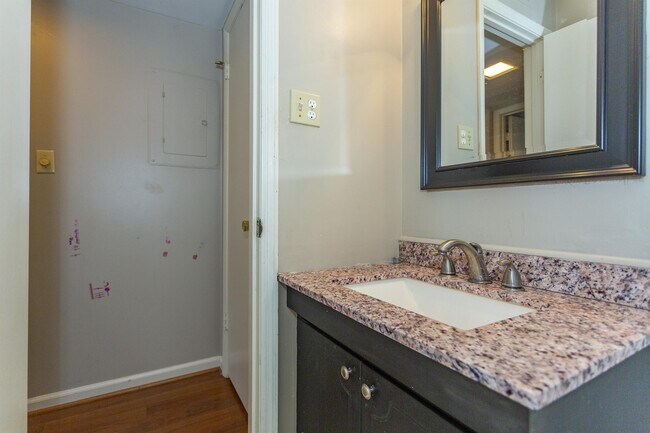 Building Photo - 2014 Montreat Pkwy