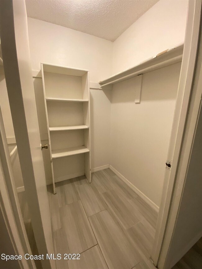 Building Photo - 225 S Tropical Trail