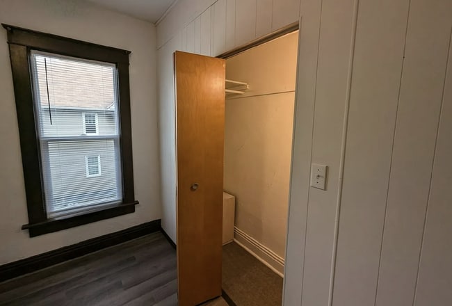 Building Photo - 202 E Barker Ave