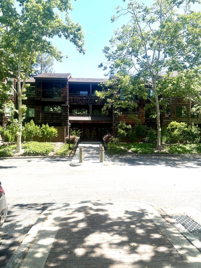 Building Photo - Luxury Condo in Heart of Downtown Los Gatos