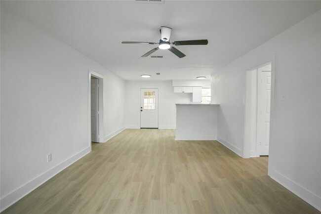 Building Photo - 17123 Sunshine St