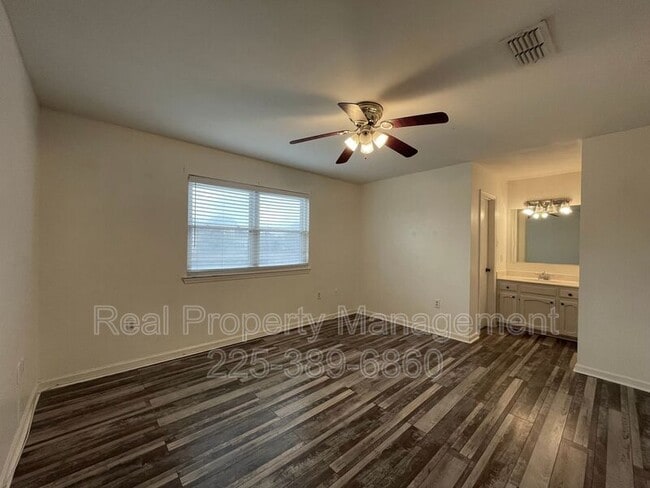 Building Photo - 9841 Siegen Ln