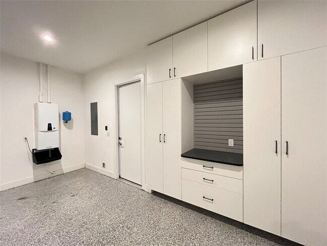 Building Photo - 6405 Keegans Dr