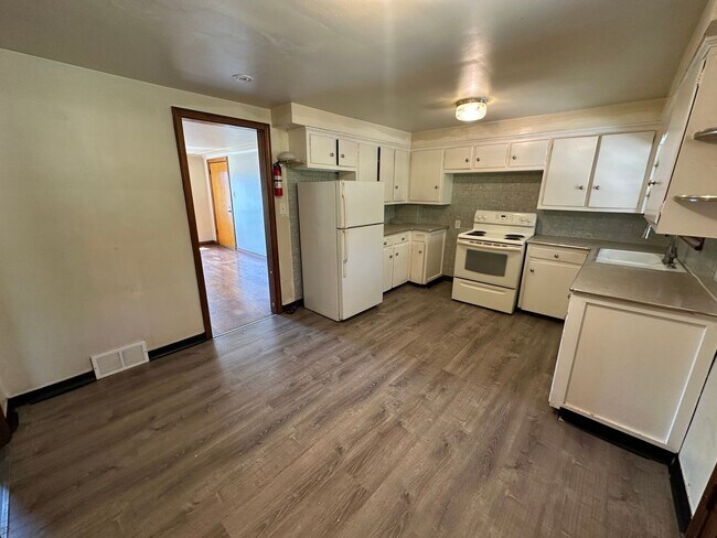 Building Photo - 26 W Boston Ave