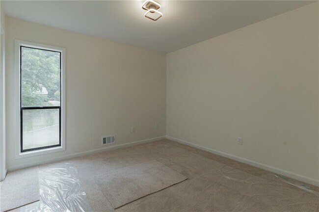 Building Photo - 2708 Spencers Trace NE
